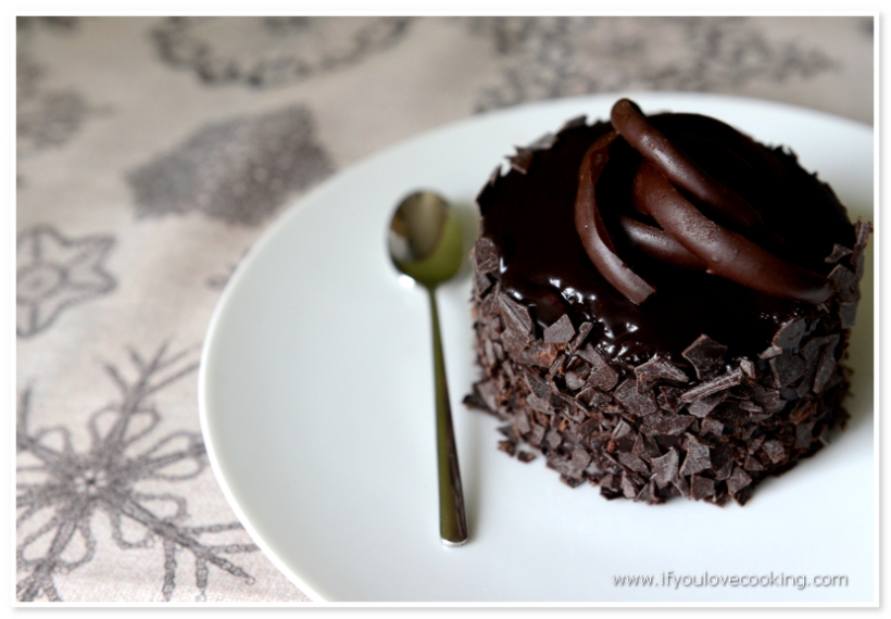 Mini tort cu ciocolata si martipan